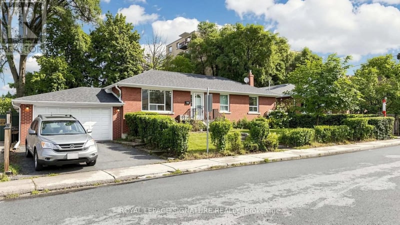 256 Ferris Road, Toronto (O'Connor-Parkview), Ontario, M4B1H6, Toronto (O'Connor-Parkview), Ontario — photo 1 of 5