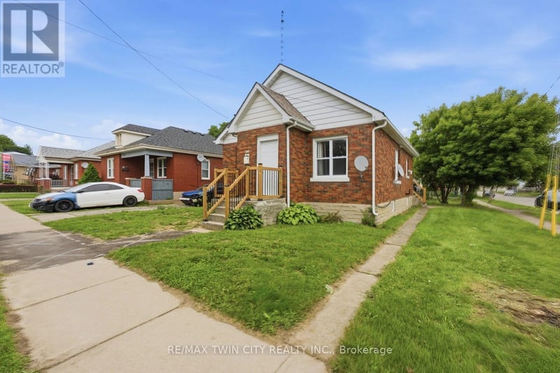249 Clarence Street, Brantford, Ontario, N3R3T6, Brantford, Ontario — photo 1 of 5
