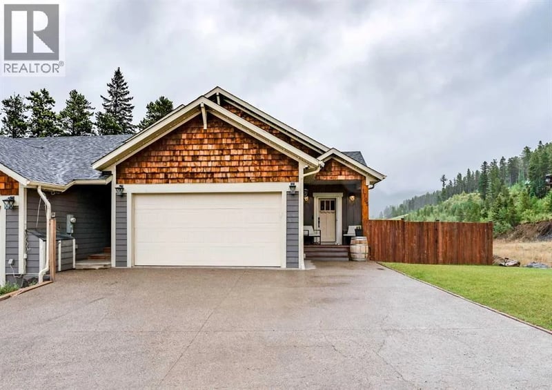 1705 119 Street, Blairmore, Alberta, T0K0E0, Blairmore, Alberta — photo 1 of 5