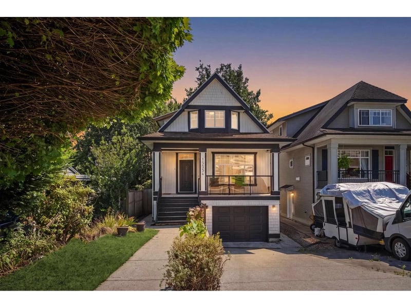 15554 RUSSELL Avenue, White Rock, British Columbia, V4B2R3, White Rock, British Columbia — photo 1 of 5