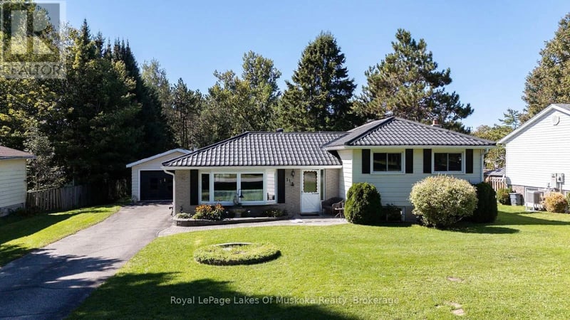 11 Pine Street, Bracebridge (Macaulay), Ontario, P1L1L1, Bracebridge (Macaulay), Ontario — photo 1 of 5