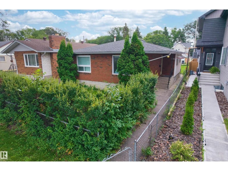 8723 81 AV NW, Edmonton, Alberta, T6C0W5, Edmonton, Alberta — photo 1 of 5