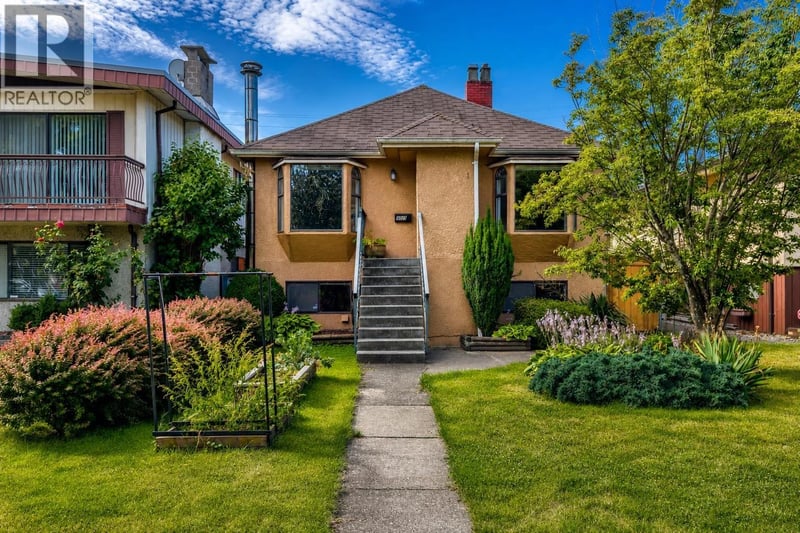 2576 PARKER Street, Vancouver, British Columbia, V5K2T3, Vancouver, British Columbia — photo 1 of 5