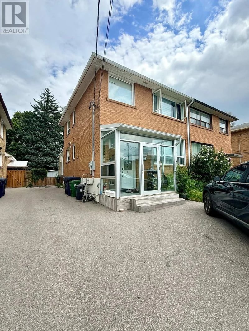 #Main 53 garthdale Court, Toronto (Bathurst Manor), Ontario, M3H5P7, Toronto (Bathurst Manor), Ontario — photo 1 of 5
