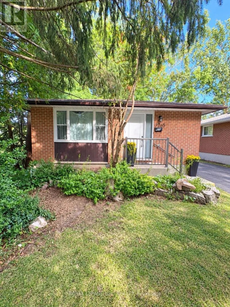3265 Addison Avenue, Niagara Falls (Church's Lane), Ontario, L2J3K6, Niagara Falls (Church's Lane), Ontario — photo 1 of 5