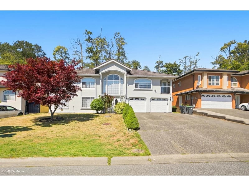 13755 93A Avenue, Surrey, British Columbia, V3V8A9, Surrey, British Columbia — photo 1 of 5