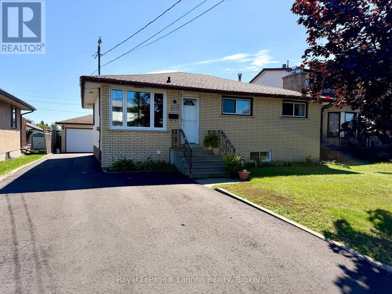 417 Strand Avenue, Thunder Bay (John Street North), Ontario, P7B5A8, Thunder Bay (John Street North), Ontario — photo 1 of 5