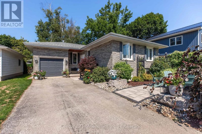36 Huron Street North, Saugeen Shores, Ontario, N0H2L0, Saugeen Shores, Ontario — photo 1 of 5