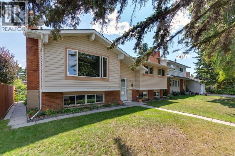532 Queensland Circle Southeast, Calgary, Alberta, T2J4P9, Calgary, Alberta — photo 1 of 5
