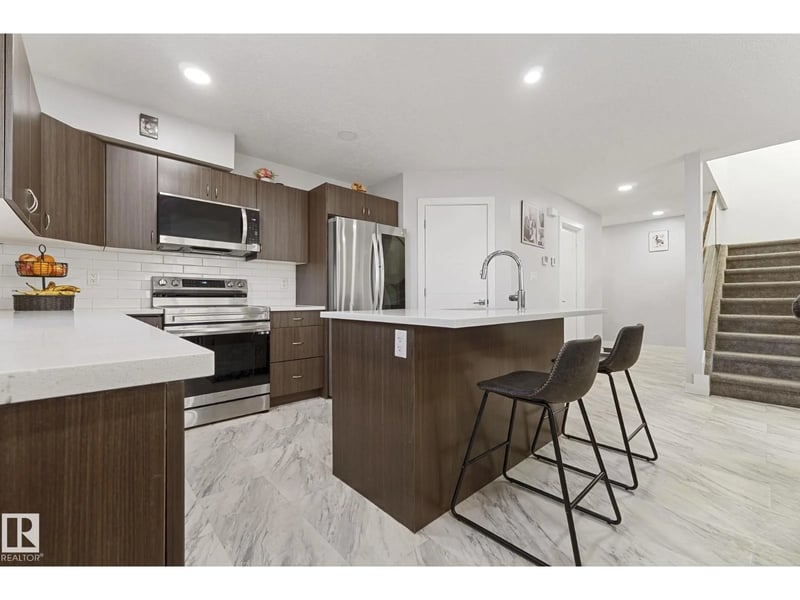 8955 150 ST NW, Edmonton, Alberta, T5R1E6, Edmonton, Alberta — photo 1 of 5