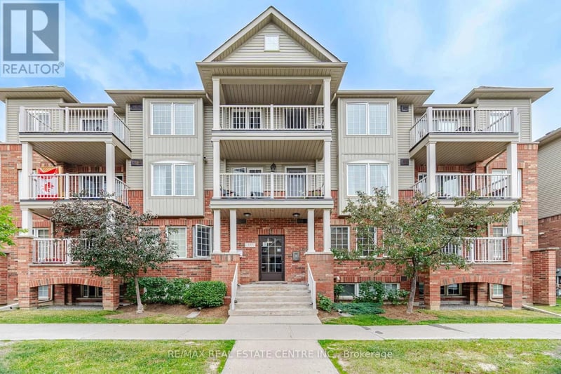 #2 153 Isaac Devins Boulevard, Toronto (Humberlea-Pelmo Park), Ontario, M9M0C5, Toronto (Humberlea-Pelmo Park), Ontario — photo 1 of 5