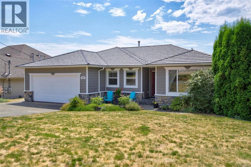 1059 Thorpe Avenue, Courtenay, British Columbia, V9N7K7, Courtenay, British Columbia — photo 1 of 5