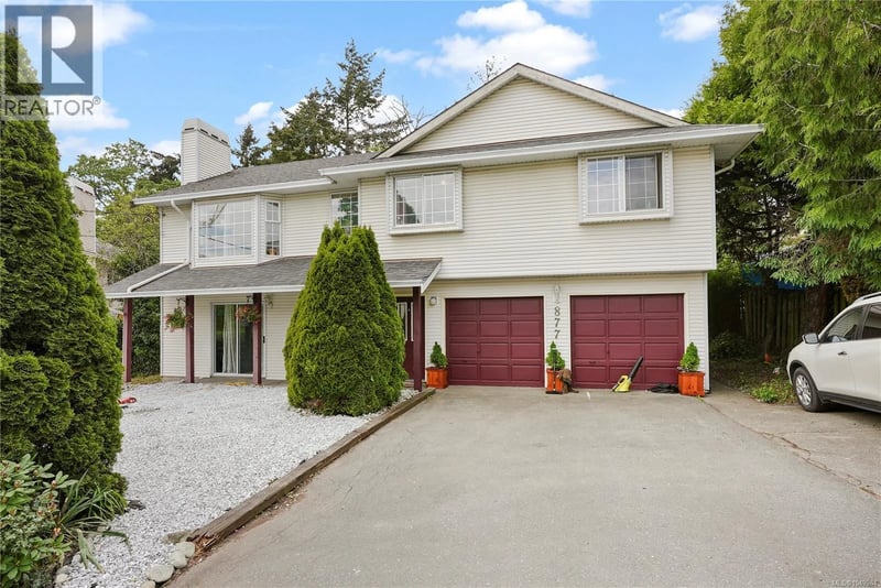 877 Admirals Road, Esquimalt, British Columbia, V9A2P1, Esquimalt, British Columbia — photo 1 of 5