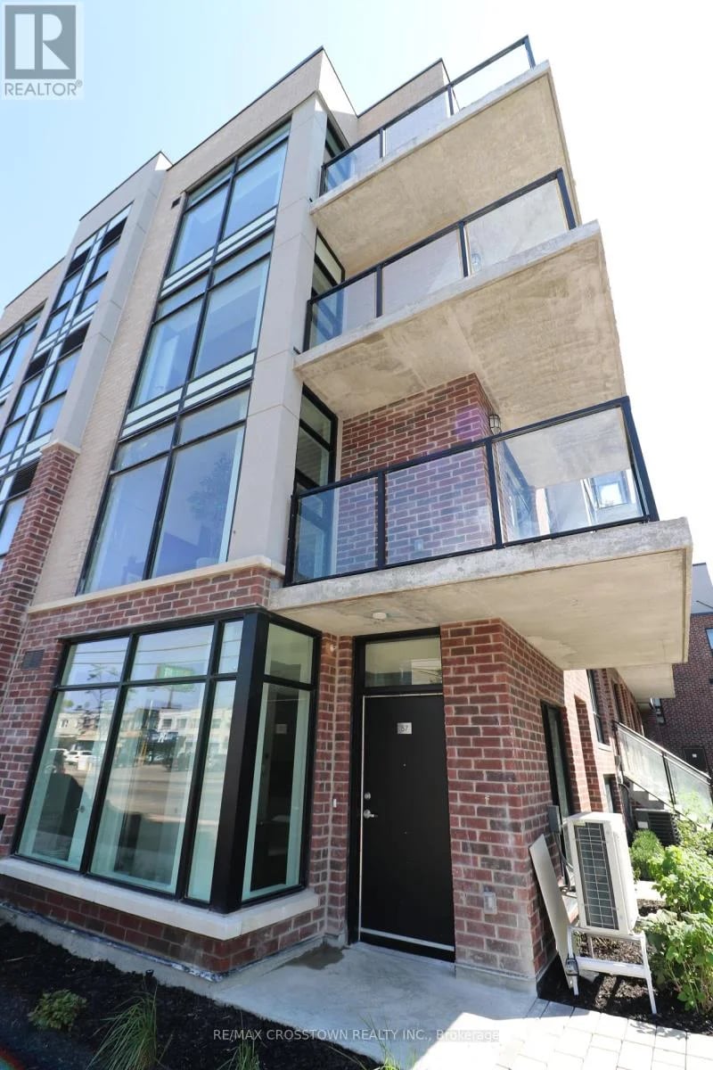 #2nd 57-861 Sheppard Avenue West, Toronto (Clanton Park), Ontario, M3H0E8, Toronto (Clanton Park), Ontario — photo 1 of 5