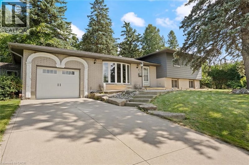 20 SUNSET Drive, Simcoe, Ontario, N3Y4G3, Simcoe, Ontario — photo 1 of 5