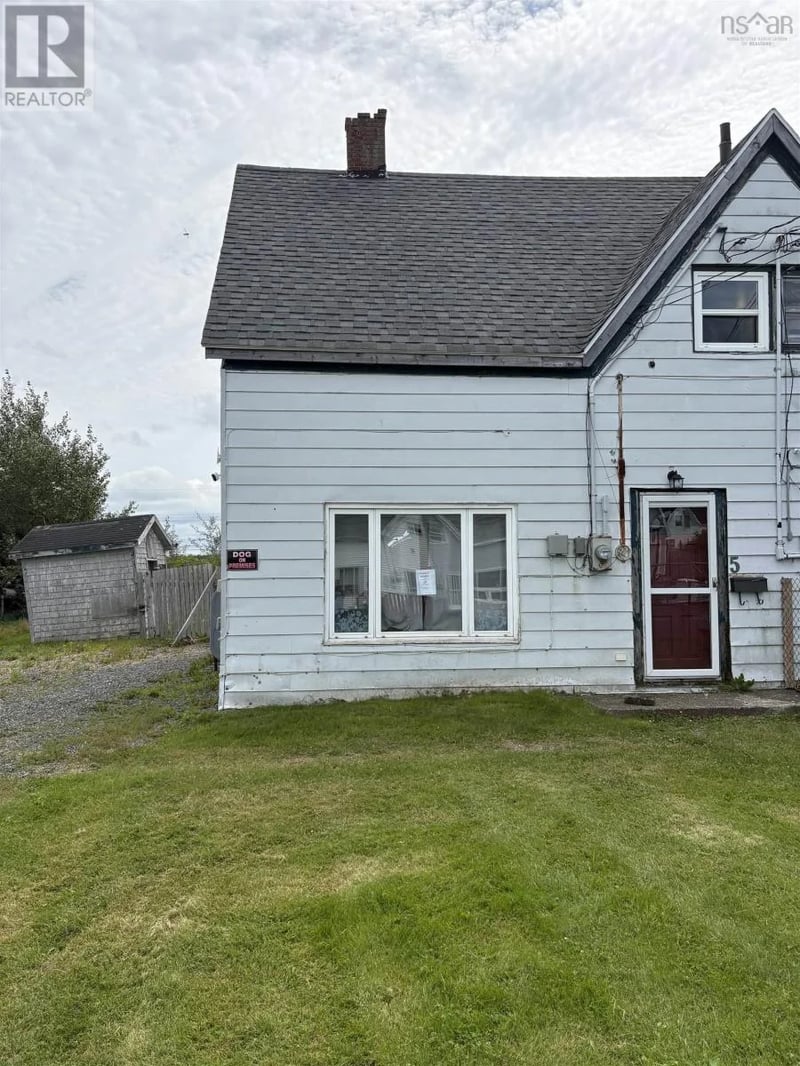 5 International Street, Glace Bay, Nova Scotia, B1A3P8, Glace Bay, Nova Scotia — photo 1 of 5