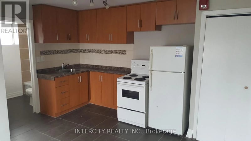 #C 14 North Alarton Street, Mississauga (Malton), Ontario, L4T1J8, Mississauga (Malton), Ontario — photo 1 of 3
