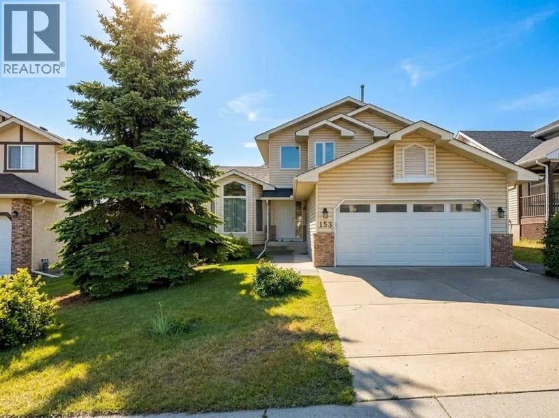 153 Hawkdale Circle Northwest, Calgary, Alberta, T3G2W9, Calgary, Alberta — photo 1 of 5