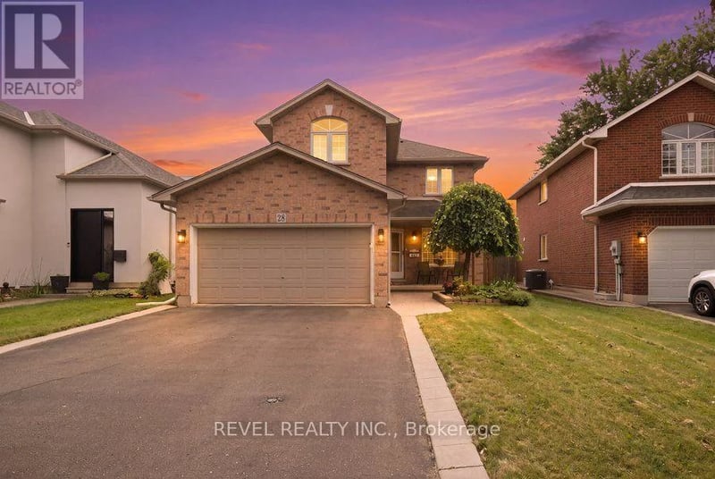 28 Lake Street, Grimsby (Grimsby Beach), Ontario, L3M2G7, Grimsby (Grimsby Beach), Ontario — photo 1 of 5