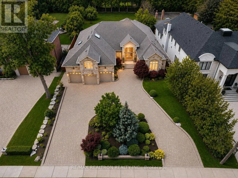 16 Boyle Drive, Richmond Hill (South Richvale), Ontario, L4C6C9, Richmond Hill (South Richvale), Ontario — photo 1 of 5