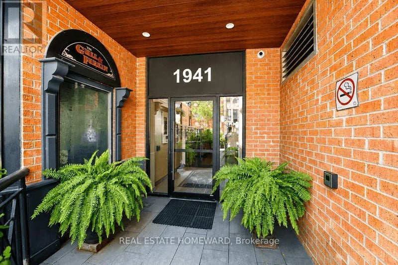 #304 1941 Queen Street East, Toronto (The Beaches), Ontario, M4L1H7, Toronto (The Beaches), Ontario — photo 1 of 5