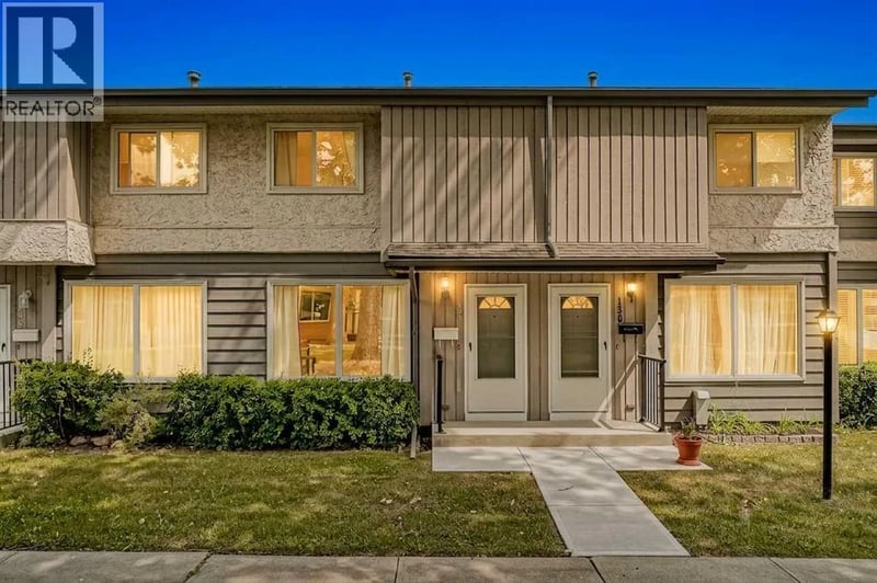 999 Canyon Meadows Drive Southwest, Calgary, Alberta, T2W2S6, Calgary, Alberta — photo 1 of 5