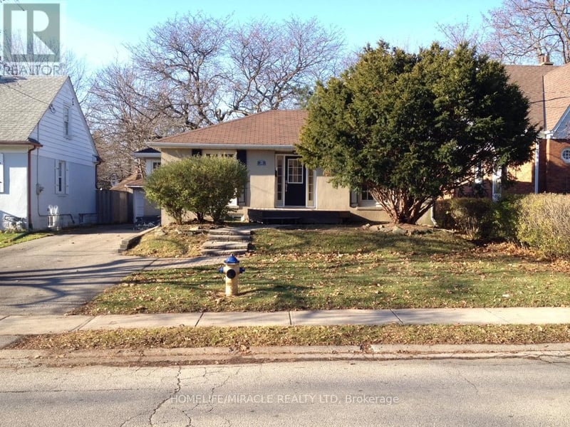 40 Thirty Seventh Street, Toronto (Long Branch), Ontario, M8W3L6, Toronto (Long Branch), Ontario — photo 1 of 5