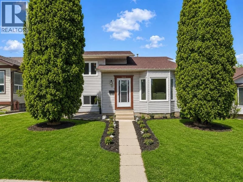 203 Shawglen Road Southwest, Calgary, Alberta, T2Y1Y2, Calgary, Alberta — photo 1 of 5