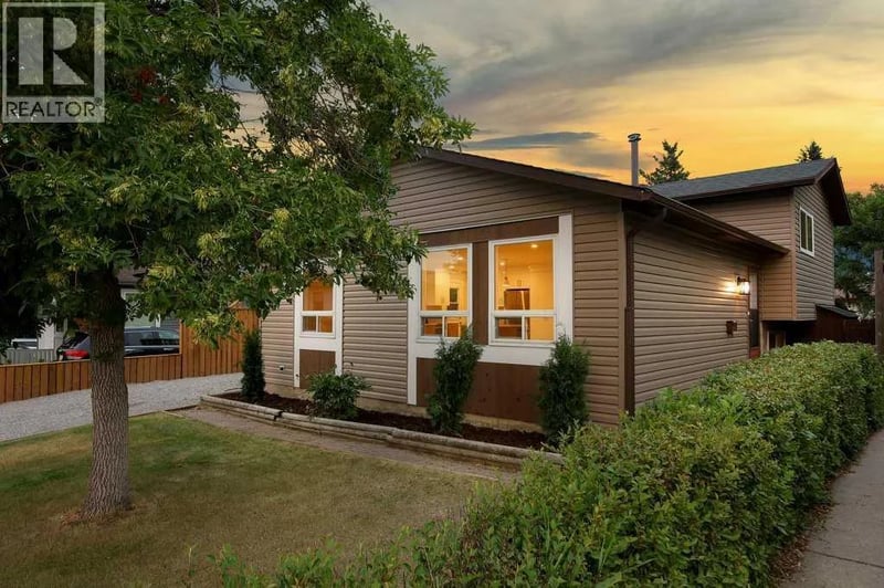 20 Bernard Way Northwest, Calgary, Alberta, T3K2B9, Calgary, Alberta — photo 1 of 5