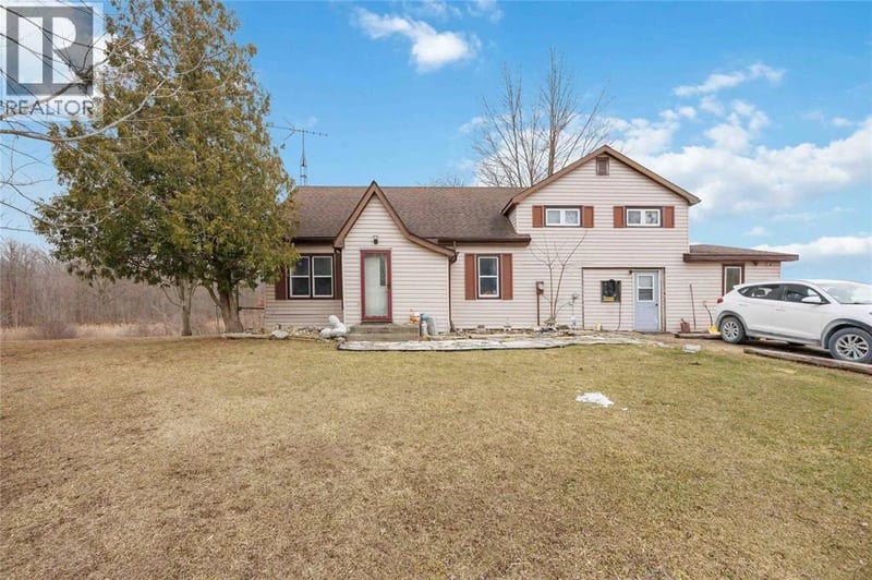 823 HOLT Line, Sombra, Ontario, N0P2B0, Sombra, Ontario — photo 1 of 5