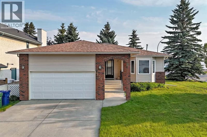 272 Woodside Road Northwest, Airdrie, Alberta, T4B2C6, Airdrie, Alberta — photo 1 of 5