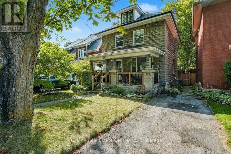 207 Waterloo Avenue, Guelph (Junction/Onward Willow), Ontario, N1H3J4, Guelph (Junction/Onward Willow), Ontario — photo 1 of 5