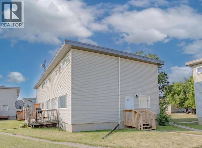 305 5 Street, Wainwright, Alberta, T9W1A5, Wainwright, Alberta — photo 1 of 5