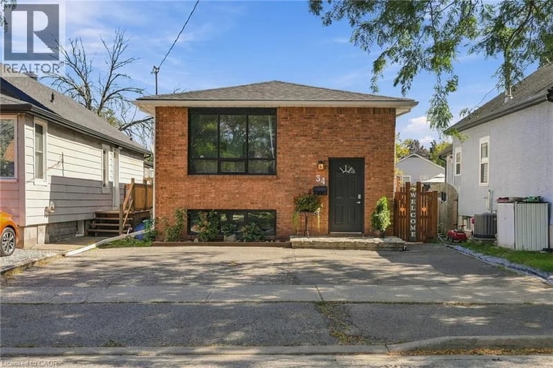 34 GRANTHAM Avenue South, St. Catharines, Ontario, L2P3B4, St. Catharines, Ontario — photo 1 of 5