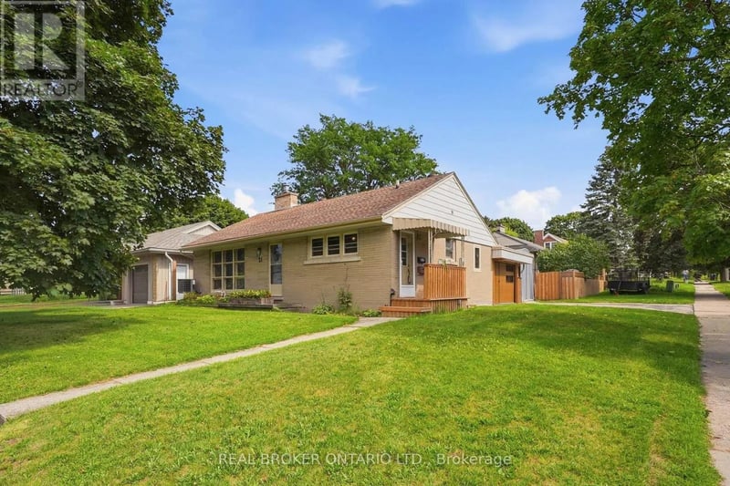21 Oakwood Avenue, Kitchener, Ontario, N2H6G8, Kitchener, Ontario — photo 1 of 5