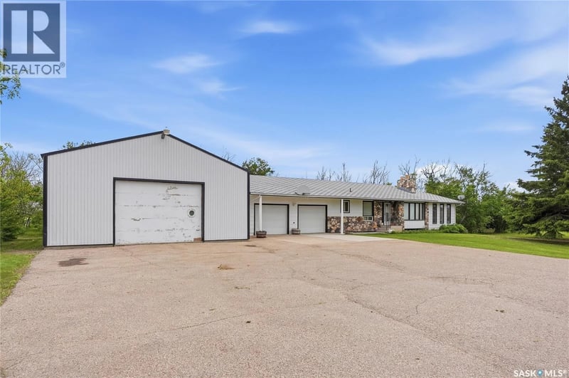 (Martensville) Friesen Acreage, Corman Park Rm No. 344, Saskatchewan, S0K2T0, Corman Park Rm No. 344, Saskatchewan — photo 1 of 5