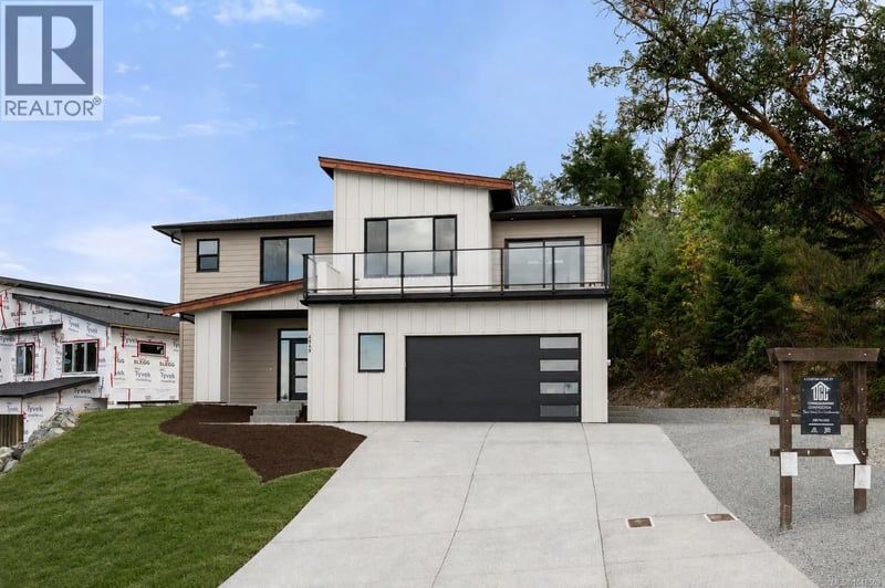 4949 Dixon Lane, Lantzville, British Columbia, V0R2H0, Lantzville, British Columbia — photo 1 of 5
