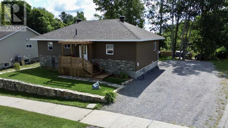 51 Axmith AVE, Elliot Lake, Ontario, P5A1B5, Elliot Lake, Ontario — photo 1 of 5