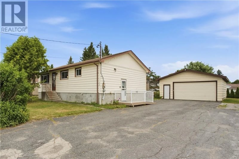 799 Belanger Street, Azilda, Ontario, P0M1B0, Azilda, Ontario — photo 1 of 5