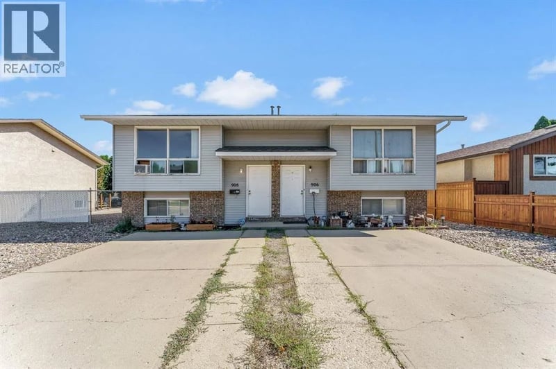 908 Ross Glen Drive Southeast, Medicine Hat, Alberta, T1B3W7, Medicine Hat, Alberta — photo 1 of 5