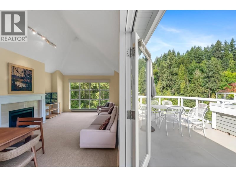 #303 3373 CAPILANO Crescent, North Vancouver, British Columbia, V7R4W7, North Vancouver, British Columbia — photo 1 of 5