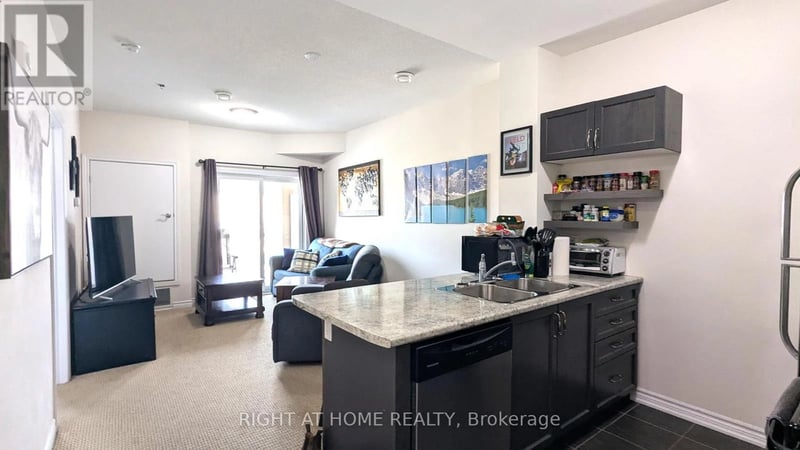 #210 1360 Costigan Road, Milton (CL Clarke), Ontario, L9T0Y8, Milton (CL Clarke), Ontario — photo 1 of 5