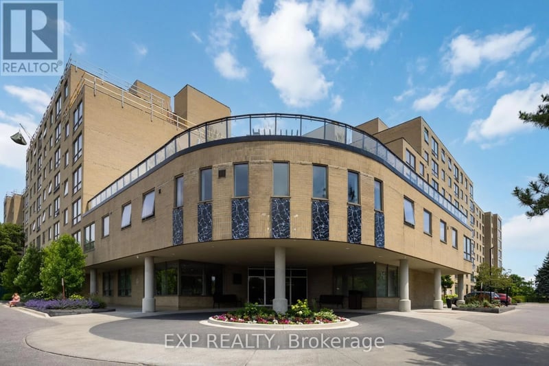#716 326 Major Mackenzie Drive East, Richmond Hill (Crosby), Ontario, L4C8T4, Richmond Hill (Crosby), Ontario — photo 1 of 5