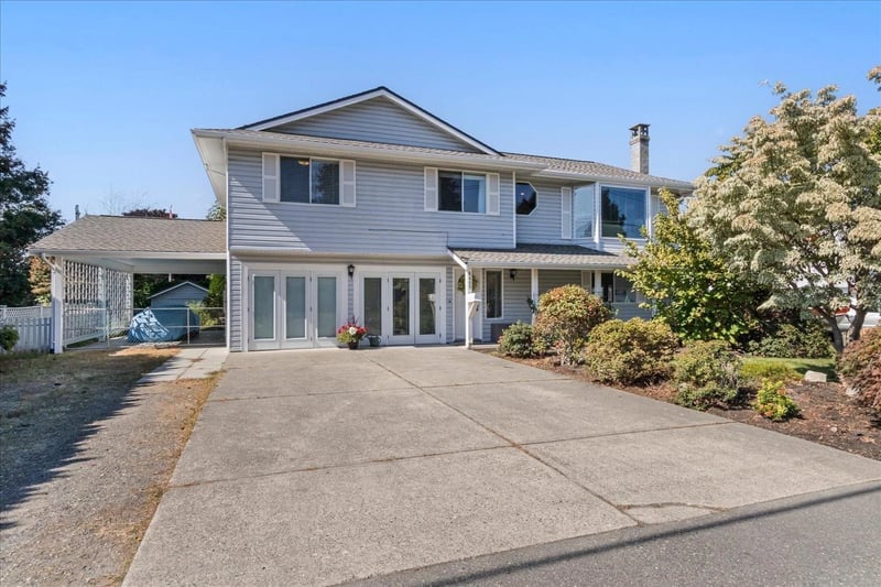 6445 SILVERTHORNE Road, Chilliwack, British Columbia, V2R2N6, Chilliwack, British Columbia — photo 1 of 5