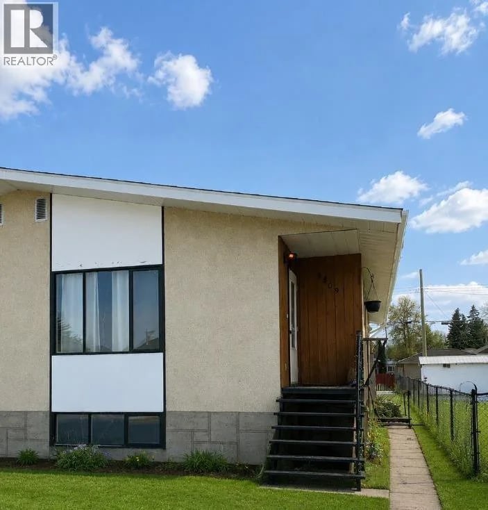 5209 60 Avenue, Ponoka, Alberta, T4J1E9, Ponoka, Alberta — photo 1 of 5