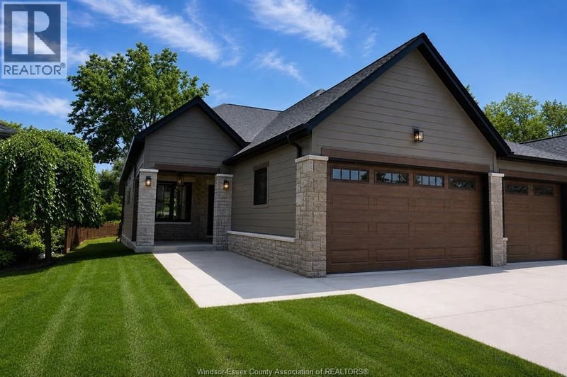 404 BLAKE Street, Lakeshore, Ontario, N0R1A0, Lakeshore, Ontario — photo 1 of 5