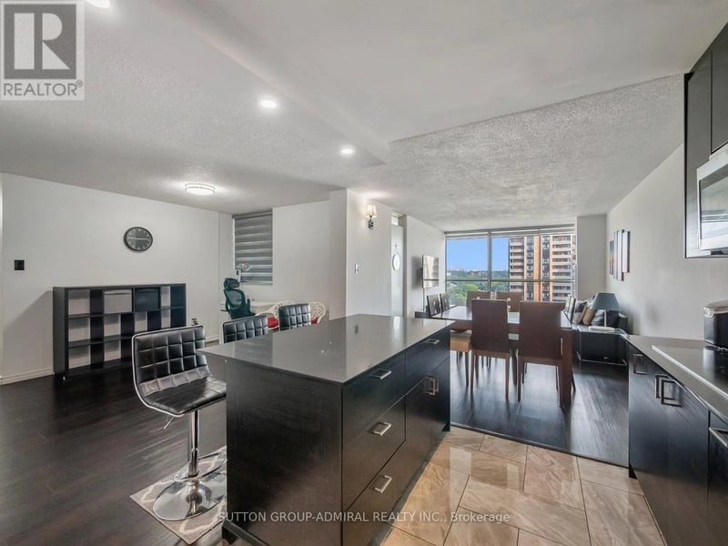 #1811 10 Martha Eaton Way, Toronto (Brookhaven-Amesbury), Ontario, M6M5B3, Toronto (Brookhaven-Amesbury), Ontario — photo 1 of 5