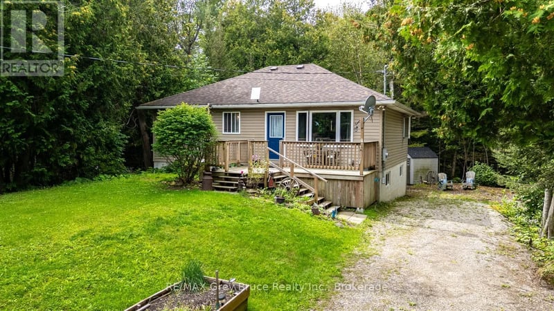 27 Woodstock Avenue, Northern Bruce Peninsula, Ontario, N0H2M0, Northern Bruce Peninsula, Ontario — photo 1 of 5