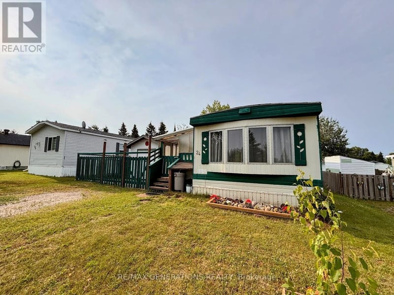 24 Jackson Crescent, Marathon (TB-74), Ontario, P0T2E0, Marathon (TB-74), Ontario — photo 1 of 5