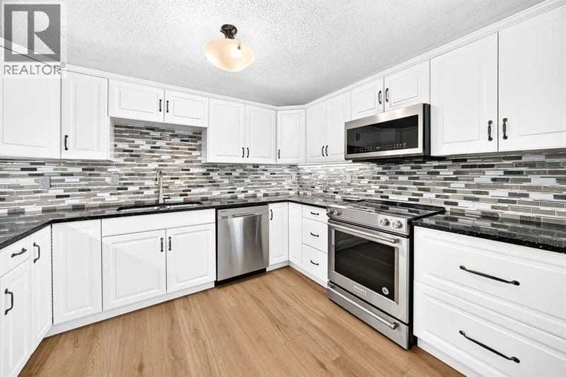 8 Hawkfield Crescent Northwest, Calgary, Alberta, T3G1Z5, Calgary, Alberta — photo 1 of 5